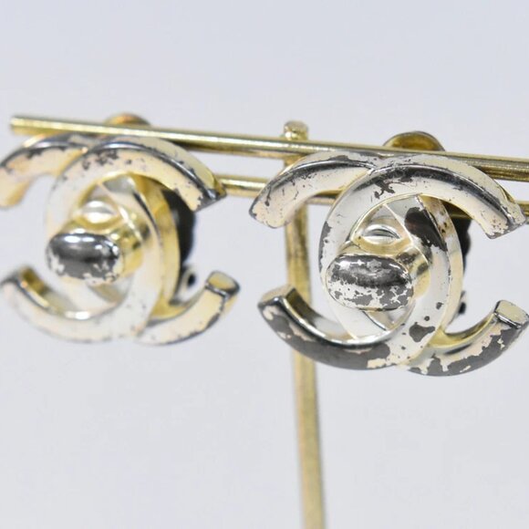 CHANEL CC Turn Lock Motif Gold Plated Earrings Clip - Picture 2 of 9